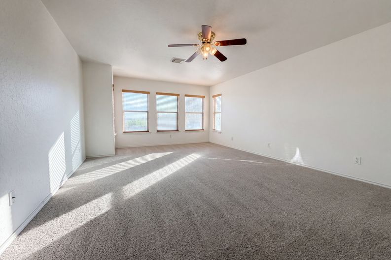 Photo 4 of 19 of 121 Springtree Fld, Cibolo, TX