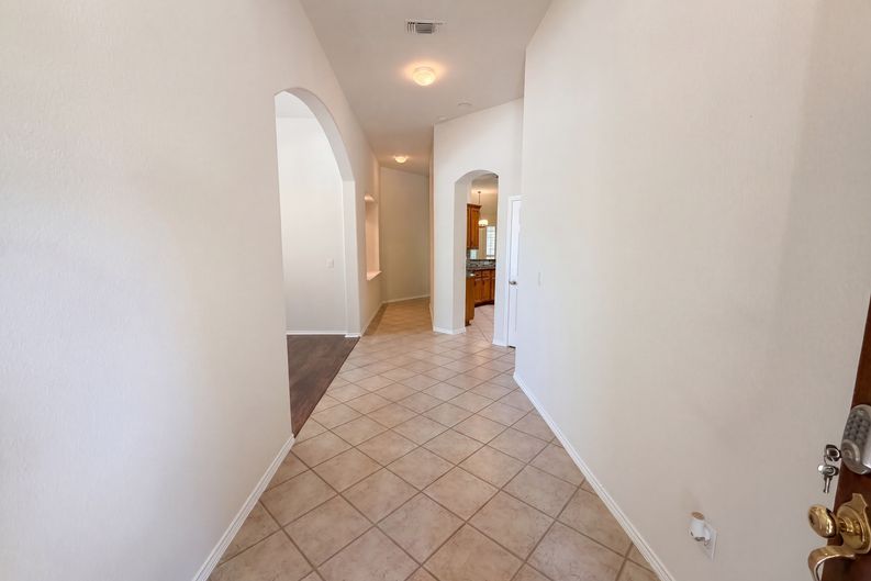 Photo 7 of 24 of 117 Brentwood Dr, Georgetown, TX