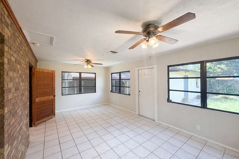 Photo 8 of 17 of 3129 Avenue W NW, Winter Haven, FL