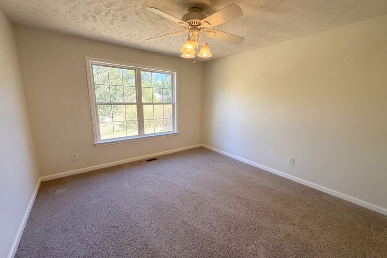 Photo 10 of 21 of 6140 Steve Scarlett Pl, La Vergne, TN