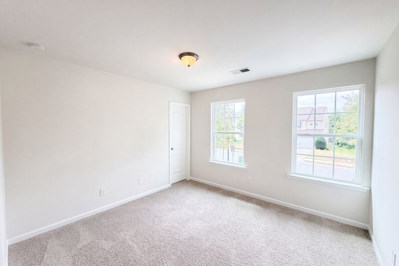 Photo 14 of 26 of 7230 Kinley Commons Ln, Charlotte, NC