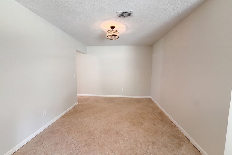 Photo 14 of 23 of 10441 Old Plank Rd, Jacksonville, FL