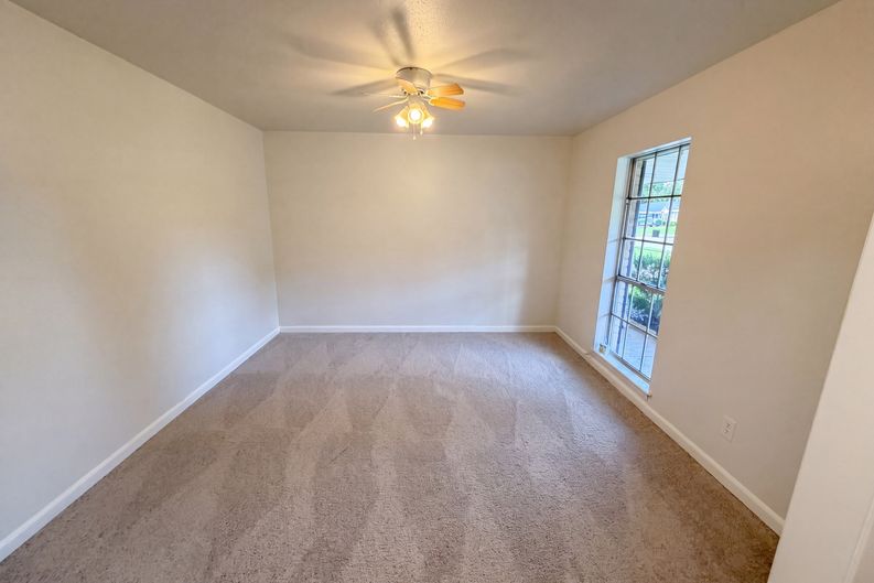 Photo 4 of 26 of 910 Luella Ave, Deer Park, TX