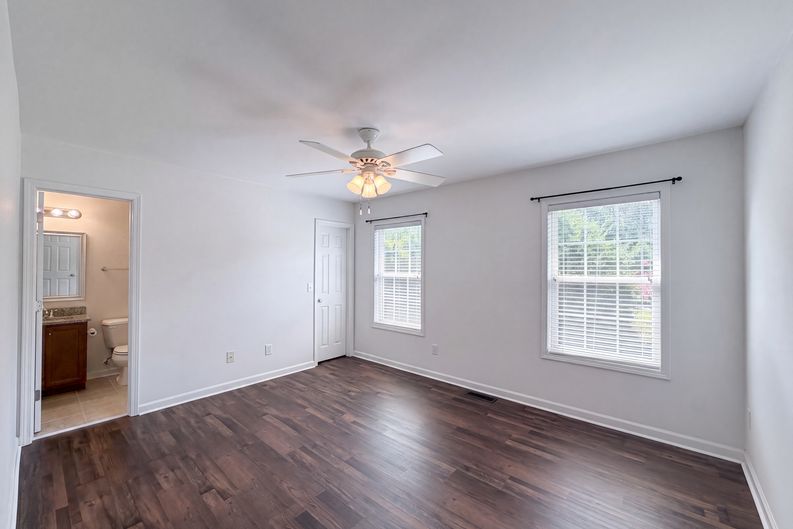 Photo 4 of 18 of 4207 Bentley Dr, Randleman, NC