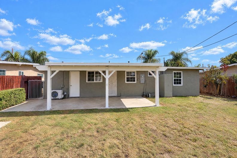 Photo 4 of 15 of 5653 N Viceroy Ave, Azusa, CA