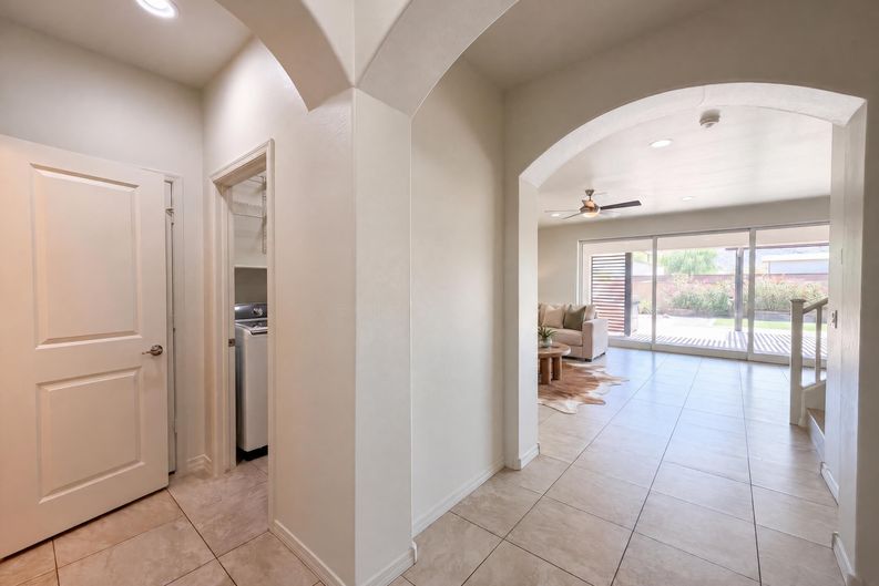 Photo 4 of 30 of 841 E Gary Ln, Phoenix, AZ