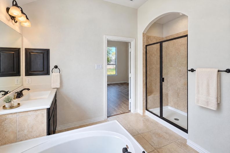 Photo 12 of 28 of 6715 Winding Valley Trl, Rowlett, TX
