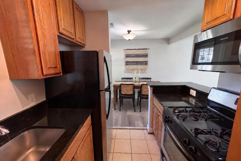 Photo 7 of 20 of 6940 Hawthorne St, Hyattsville, MD