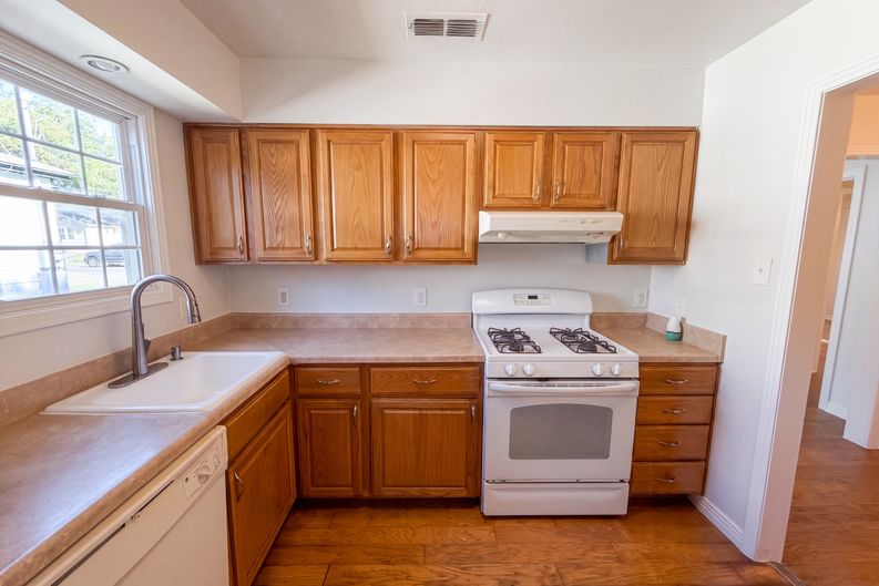 Photo 14 of 17 of 3802 Poinsettia Dr, Dallas, TX
