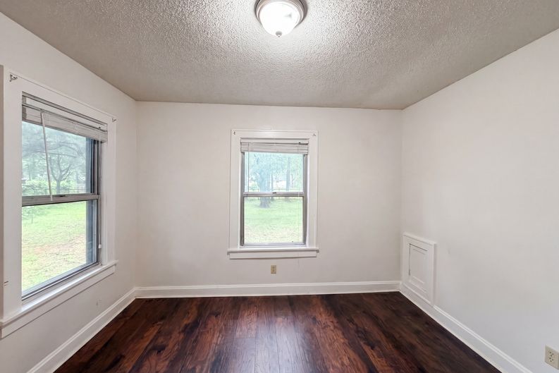 Photo 8 of 21 of 11304 E 55th Ter, Raytown, MO