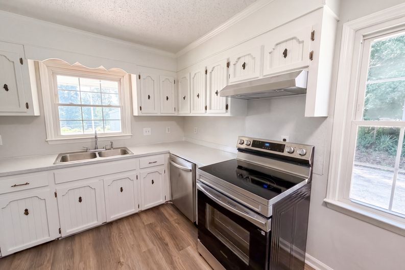 Photo 15 of 20 of 4202 Wrentree Dr, Dallas, NC