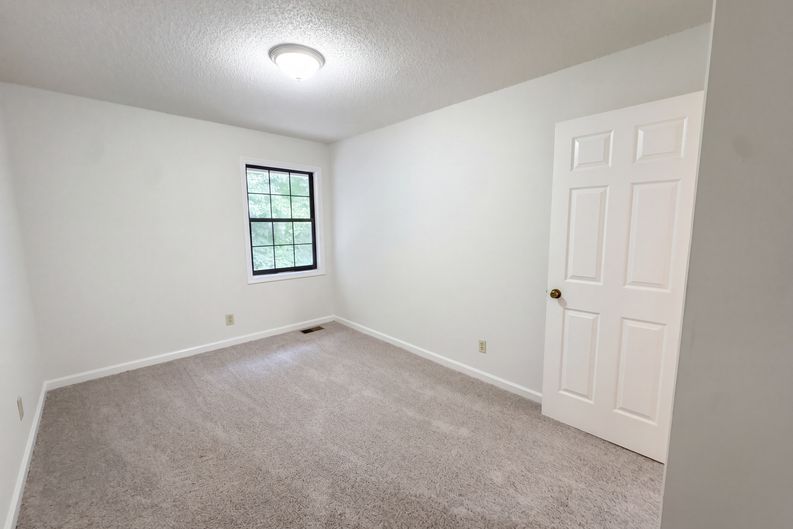Photo 11 of 46 of 5997 Wintergreen Rd, Norcross, GA