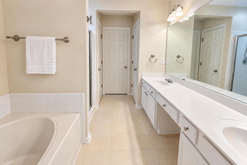 Photo 10 of 23 of 13249 Marrywood Ct, Alpharetta, GA