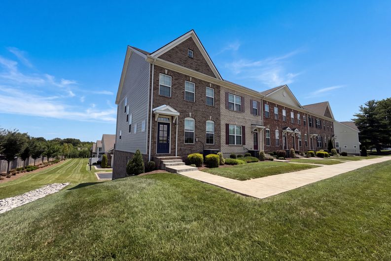 Photo 25 of 31 of 200 Kinsale Dr, Spring Hill, TN
