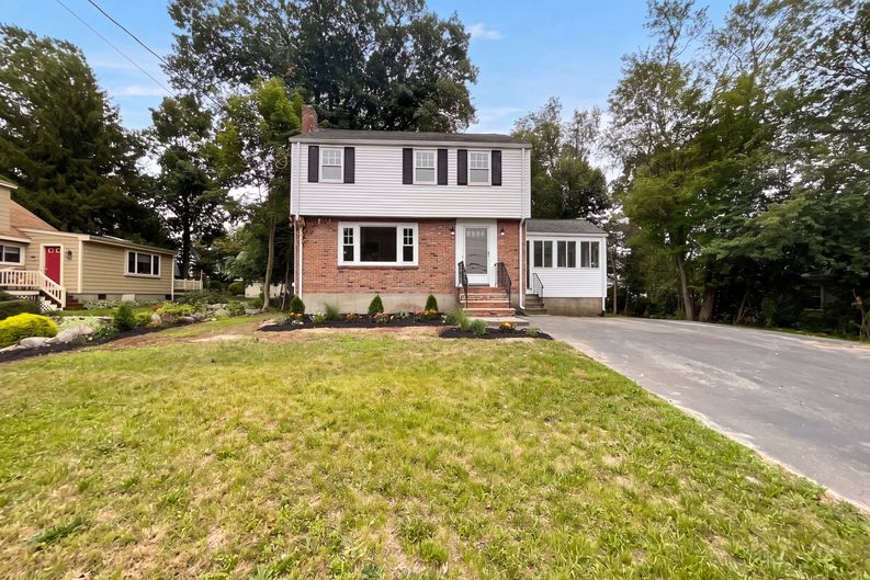 Photo 21 of 28 of 48 Woodlawn St, Randolph, MA