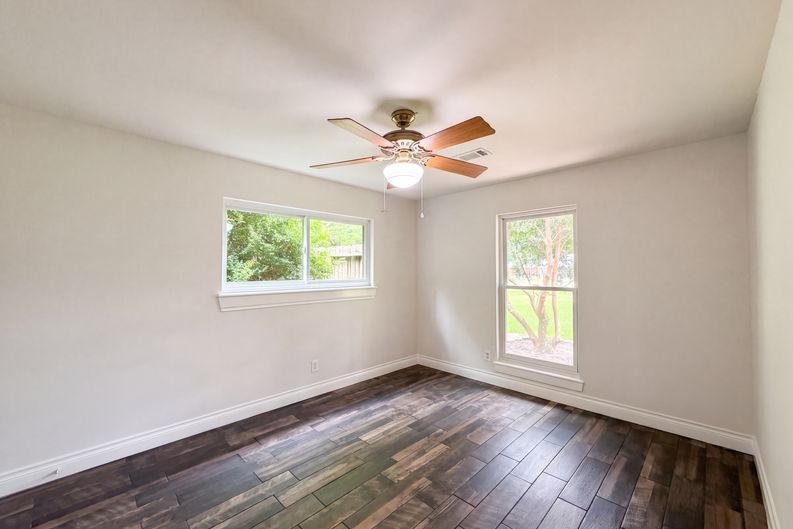 Photo 16 of 19 of 11614 Mile Dr, Houston, TX