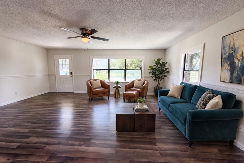 Photo 8 of 24 of 7023 Shindler Dr, Jacksonville, FL