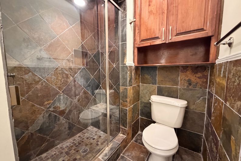 Photo 15 of 21 of 326 De Soto Dr, Universal City, TX