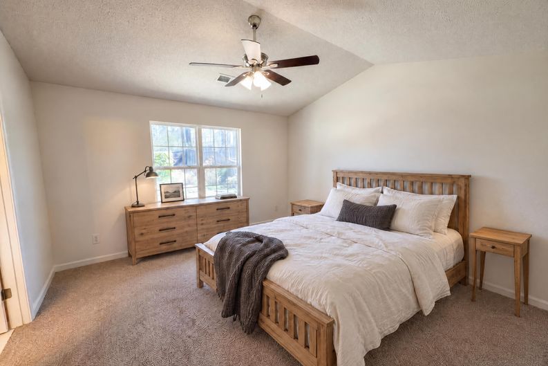 Photo 4 of 18 of 124 Amelia Garden Way, Lawrenceville, GA