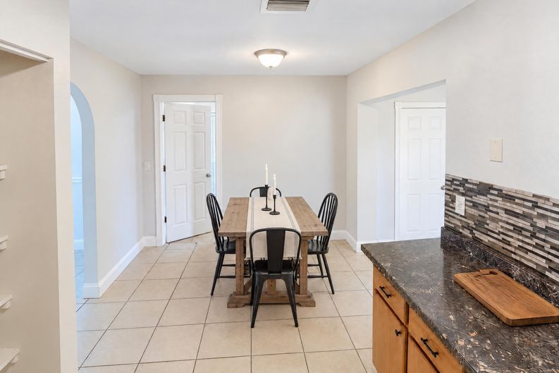 Photo 7 of 18 of 154 SE Soneto Ct, Port Saint Lucie, FL