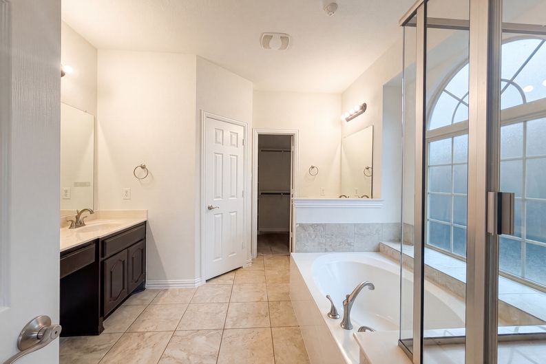 Photo 12 of 17 of 1421 Caruth Ln, Celina, TX