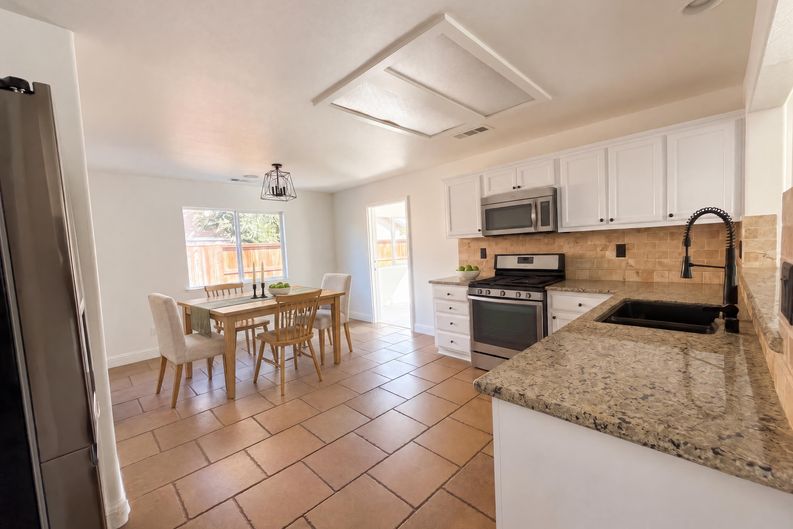 Photo 7 of 21 of 2520 Meadowgate Dr, Riverbank, CA