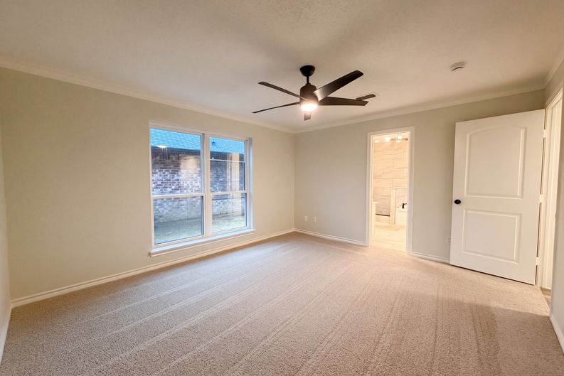 Photo 4 of 31 of 2228 Silverthorn Ln, Flower Mound, TX