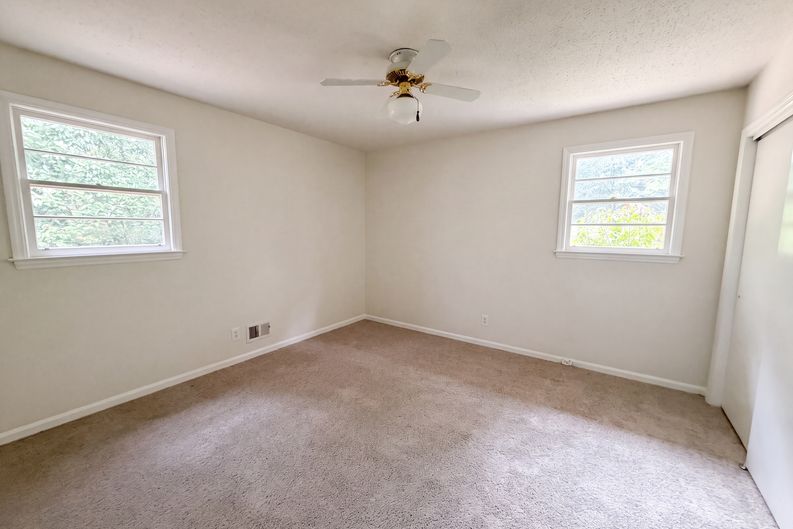 Photo 8 of 16 of 406 Lafayette Way, Camden, SC