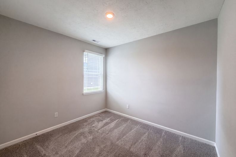 Photo 13 of 19 of 1671 Fairmount Dr, Greenfield, IN