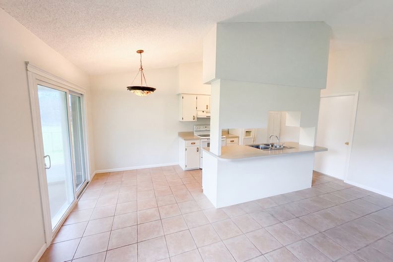 Photo 9 of 28 of 1061 Hunt St NW, Palm Bay, FL