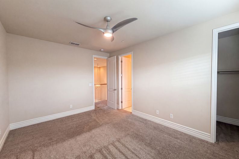 Photo 28 of 36 of 5601 Lakepointe Dr, Rocklin, CA