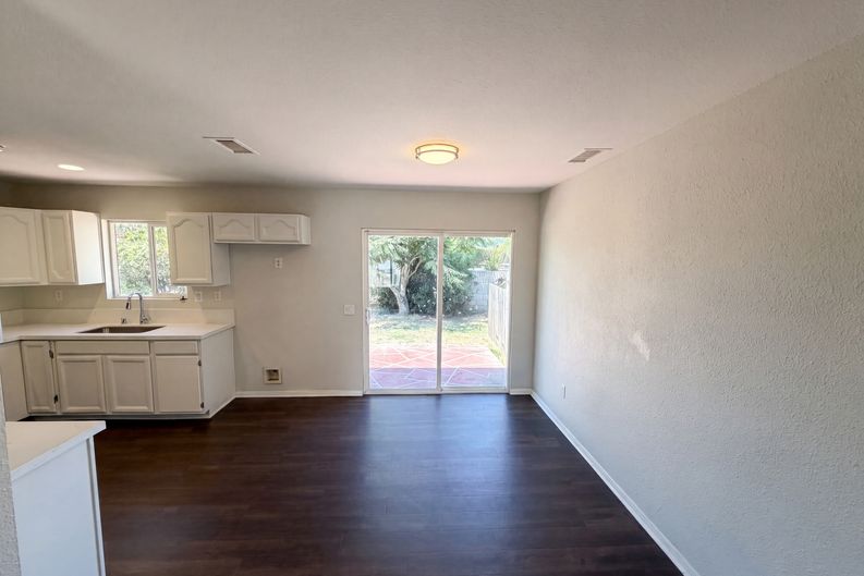 Photo 8 of 20 of 215 Laurel Ln, Hemet, CA