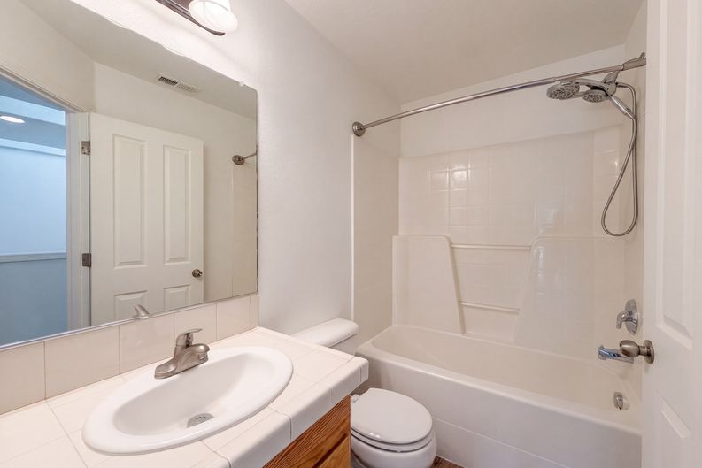 Photo 11 of 25 of 34050 SE Sturgeon St, Scappoose, OR