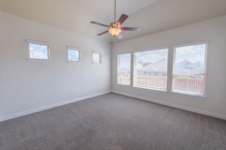 Photo 4 of 21 of 122 Bluehaw Dr, Georgetown, TX