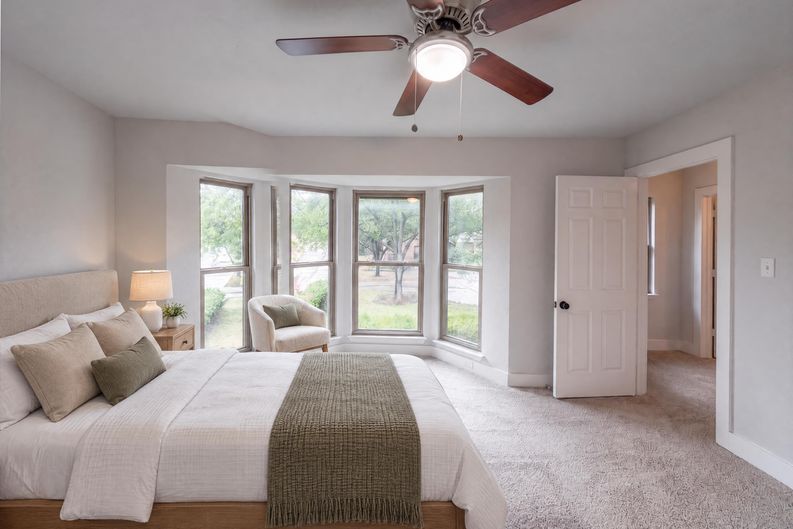 Photo 4 of 19 of 13324 Pandora Cir, Dallas, TX
