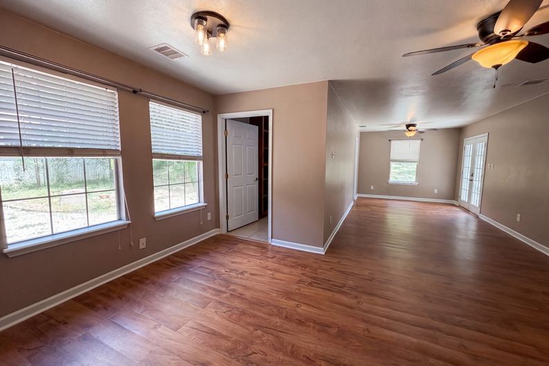 Photo 9 of 23 of 1356 Timberwood Trl, New Braunfels, TX