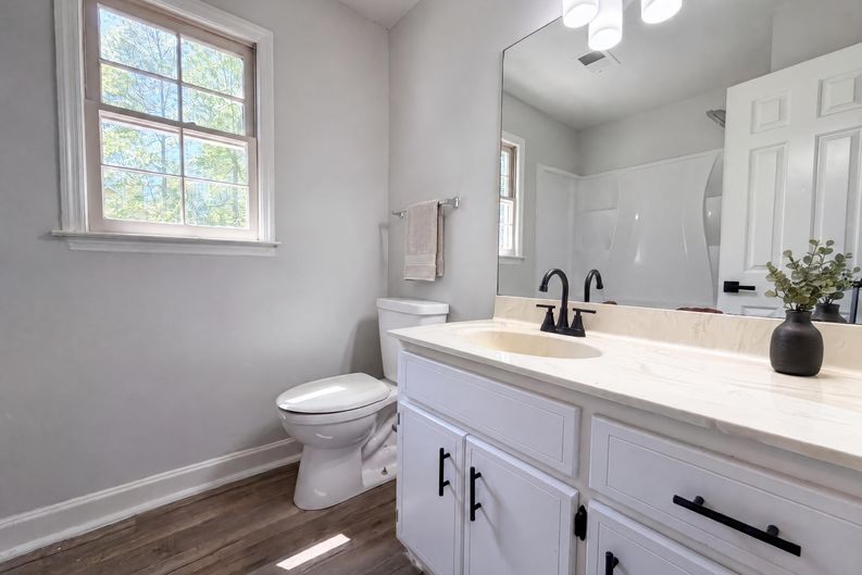 Photo 11 of 22 of 1033 Chestnut Hill Cir SW, Marietta, GA
