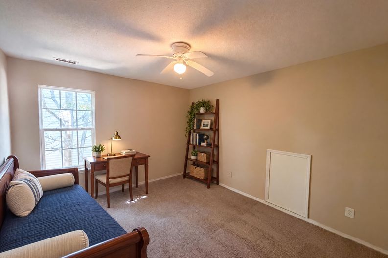 Photo 4 of 18 of 5328 Seaspray Ln, Raleigh, NC