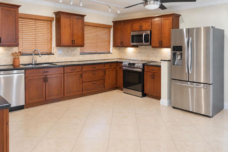 Photo 6 of 36 of 1825 NE 26th Dr, Wilton Manors, FL