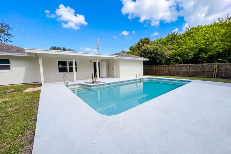 Photo 5 of 23 of 1005 Barber St, Sebastian, FL
