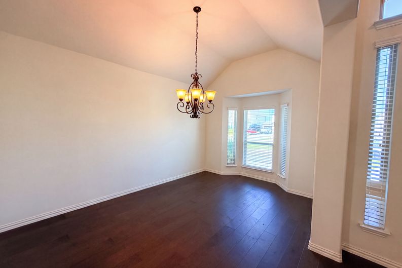 Photo 9 of 34 of 4305 Curlew Ln, Garland, TX