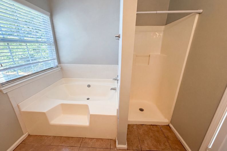 Photo 16 of 26 of 3045 Stonebridge Creek Dr, Lithonia, GA