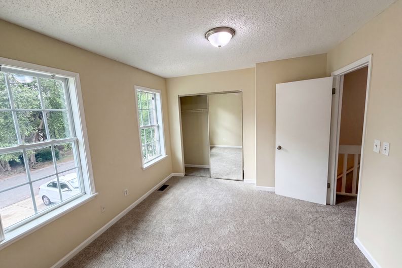 Photo 10 of 24 of 3271 Tennington Pl, Lawrenceville, GA