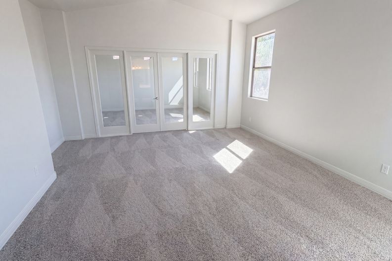 Photo 4 of 43 of 5032 W Yearling Rd, Phoenix, AZ