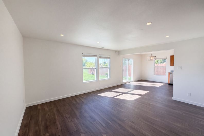 Photo 3 of 30 of 8723 Hosta Way, Camby, IN