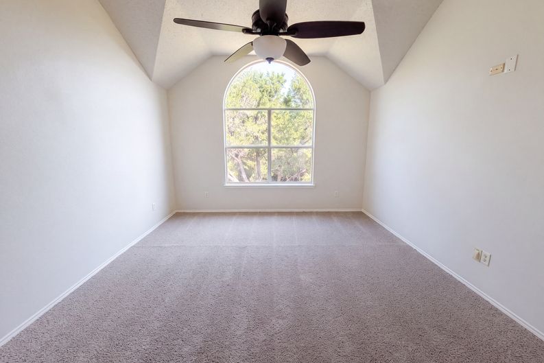 Photo 9 of 20 of 448 N Waterford Oaks Dr, Cedar Hill, TX