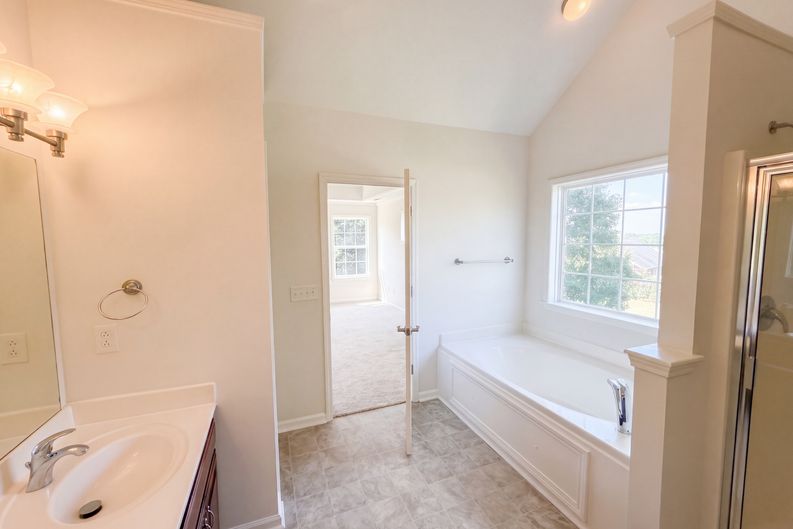 Photo 18 of 31 of 3017 Farmville Cir, Spring Hill, TN