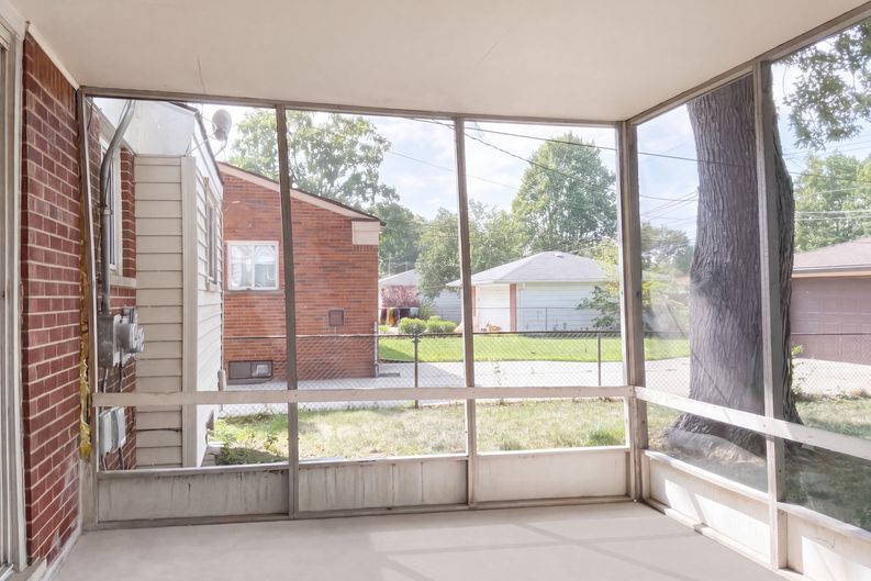 Photo 18 of 21 of 8507 Darlene St, Warren, MI