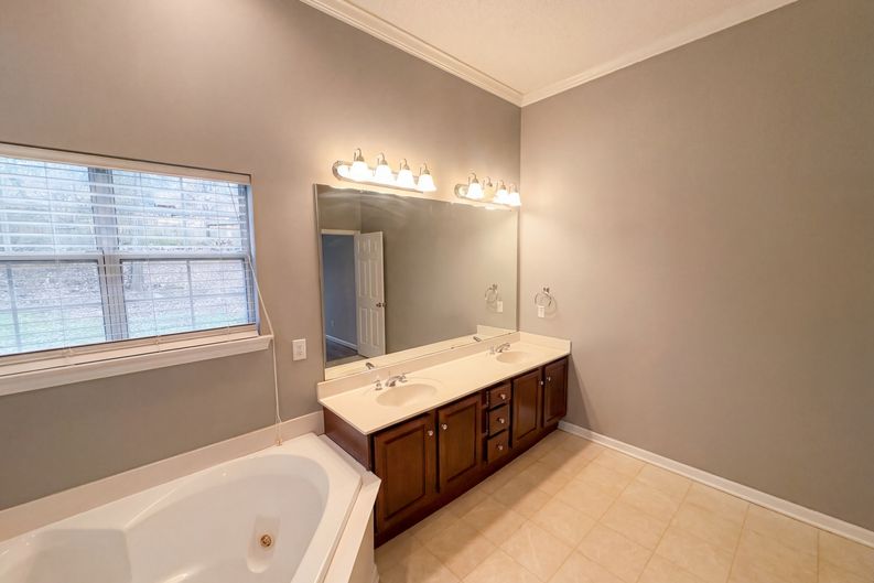 Photo 19 of 36 of 7132 Teaberry Ct, Ooltewah, TN