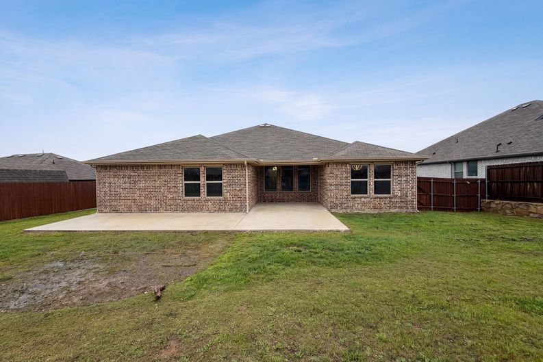 Photo 5 of 19 of 1631 Glade Meadows Dr, Joshua, TX